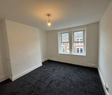 3 bedroom flat to rent - Photo 2