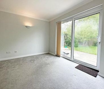 4 bedroom detached house to rent - Photo 2