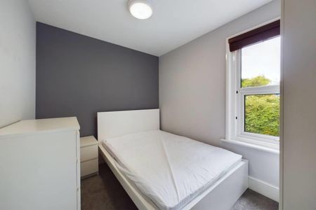 4 bedroom House To Let - Photo 5