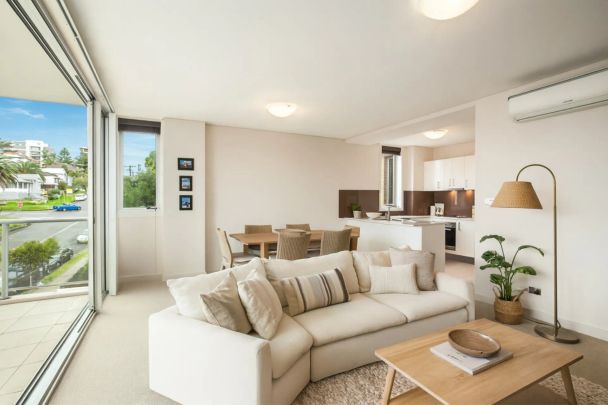 Light-filled contemporary elegance in the heart of the city - Photo 1