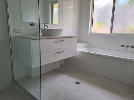 Spacious Three Bedroom Family Friendly Home Located in Mudgeeraba - Photo 3