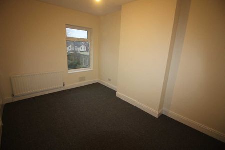 3 bed Terraced - Photo 4