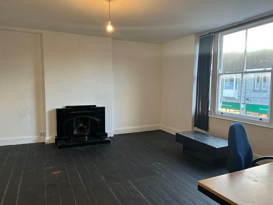 3 bedroom flat to rent - Photo 1