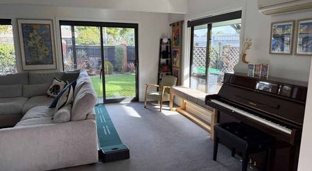 Huge 4 Bedroom Furnished Home - Photo 5