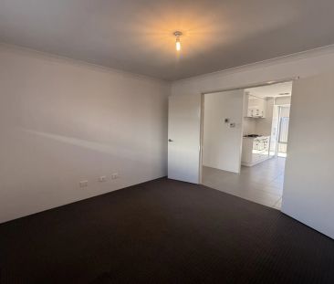 Stylish Family Living in a Sought-After Location - Photo 4