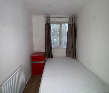 Room in a Shared House, Roberta Street, E2 - Photo 1