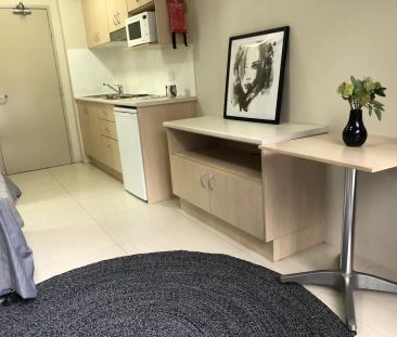 “Modern Studio next to shops and station.” - Photo 4