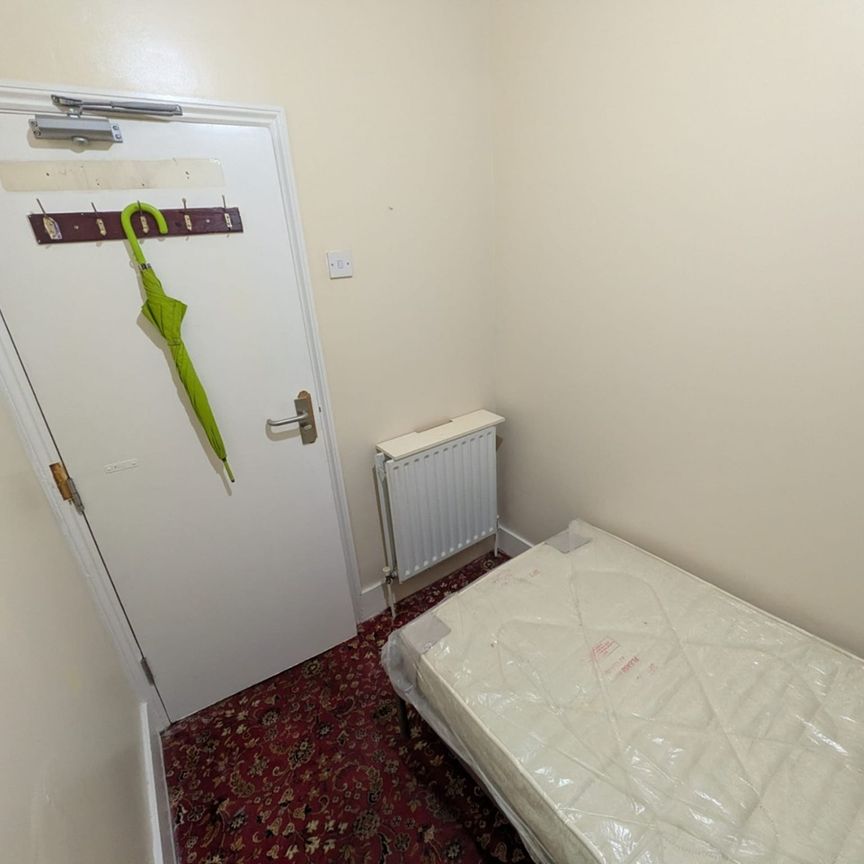 Room in a Shared House, Plashet Road, E13 - Photo 2