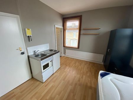 Studio to rent - Photo 5