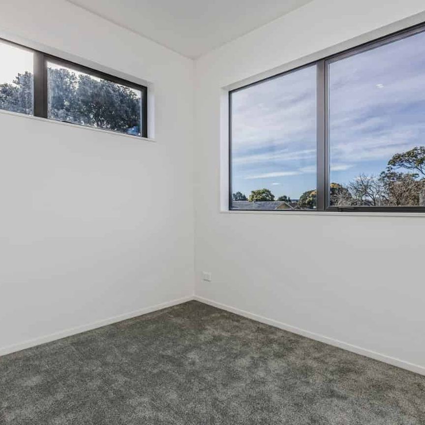 Brand New Beauty in Wattle downs, Manurewa – 40A Innismara Avenue - Photo 1