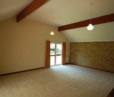 4 bedroom detached house to rent - Photo 2