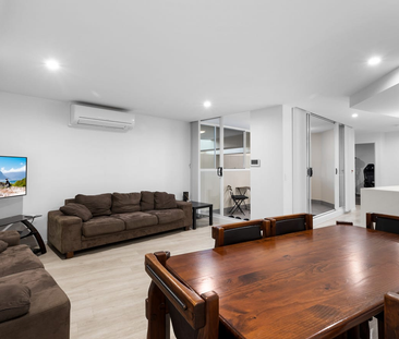 Perfectly Situated Redcliffe Apartment - Photo 1