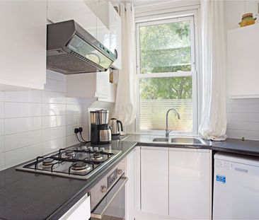 Victor Villas, Chiswick Common Road, Chiswick, London, W4 flat to rent - Photo 6