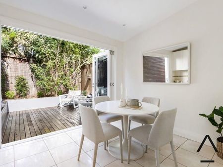 City fringe lifestyle 3 bedroom terrace offering exceptional convenience - Photo 5