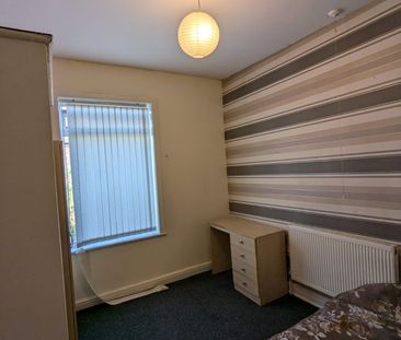 Room in a Shared House, Cromwell Road, M6 - Photo 3