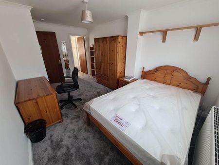 6 bedroom detached house to rent - Photo 4