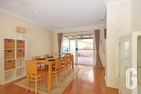 2/3 Hillview Crescent, The Hill NSW 2300 - Photo 5