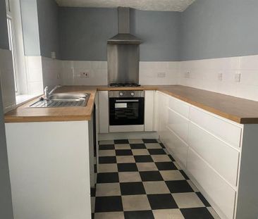 3 bedroom terraced house to rent - Photo 6