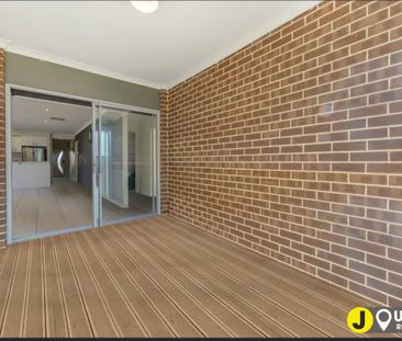 Spacious Family Home with Sunroom in Prime Craigieburn Location – $... - Photo 5