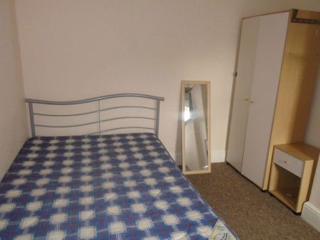 4 bedroom flat to rent - Photo 5