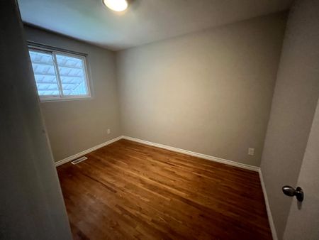 For Lease - 784 Olive Avenue Unit# Main Floor, Oshawa, Ontario - Photo 3