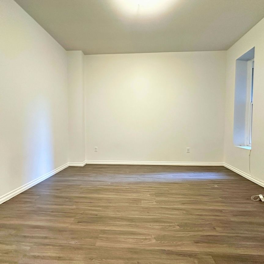 1251 Rue St Marc, Montréal (Ville-Marie), QC H3H - Photo 1