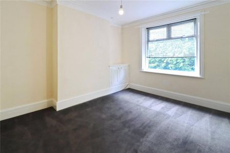 3 bedroom flat to rent - Photo 4
