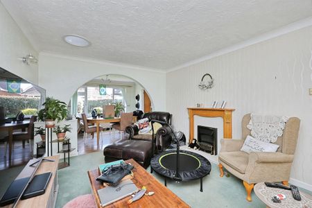 2 bedroom detached bungalow to rent - Photo 2
