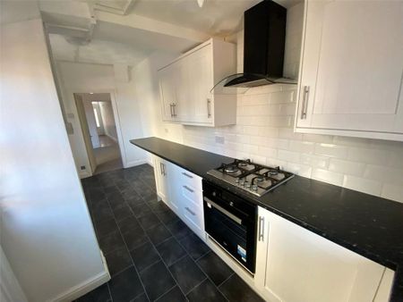 2 bedroom terraced house to rent - Photo 4