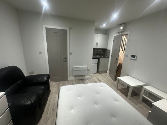 Bedsit, Maudslay Road, CV5 - Photo 1