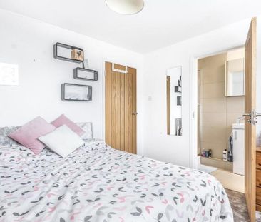 4 bedroom detached house to rent - Photo 1