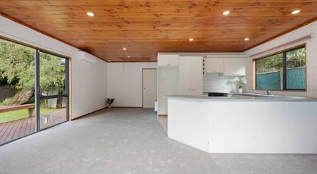 Modern Coastal Living – 2 Bedroom Unit in Torbay 29B Auld Street, Torbay, Auckland - Photo 4