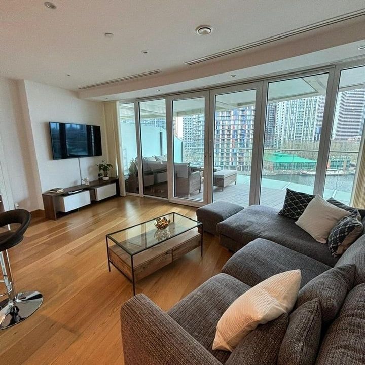 2 Bed Flat, Arena Tower, E14 - Photo 1