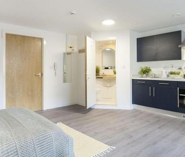 1 bedroom in a flat share to rent - Photo 5