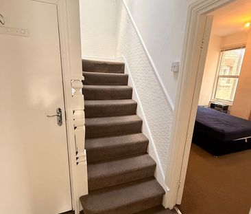 2 Bed Maisonette, Princes Avenue, N3 - Photo 3