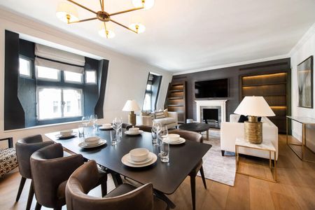 A high standard apartment with three ensuite double bedrooms and a porter in Mayfair. - Photo 4