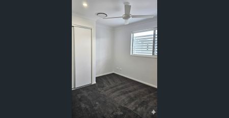 3 BEDROOM 2 BATHROOM TOWNHOUSE - FULLY DUCTED AIR CON - Photo 3