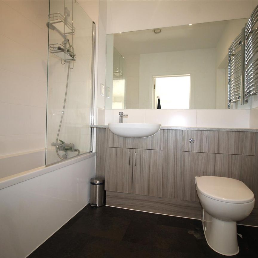 Oak End Way, Gerrards Cross - Photo 1