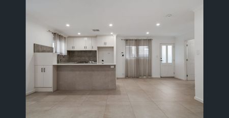 Modern Comfort in Paradise — Stylish 3-Bedroom Living on Ridgefield Ave - Photo 3