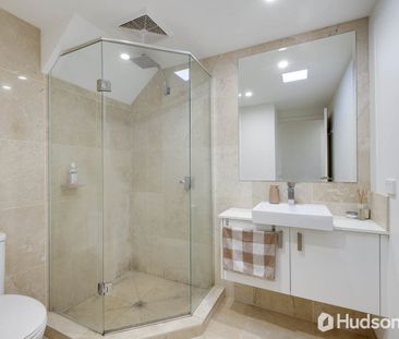 Furnished & Low maintenance - Photo 3