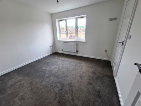 2 bedroom end of terrace house to rent - Photo 3