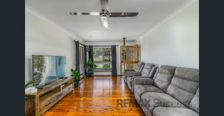 Comfortable Family Living in a Quiet Glenvale Location - Photo 4