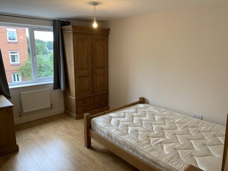 2 Bed Flat, Edwin Road, LS6 - Photo 4