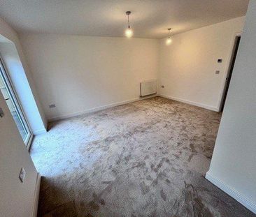 3 bedroom end of terrace house to rent - Photo 3