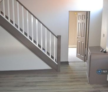 2 bedroom end of terrace house to rent - Photo 3