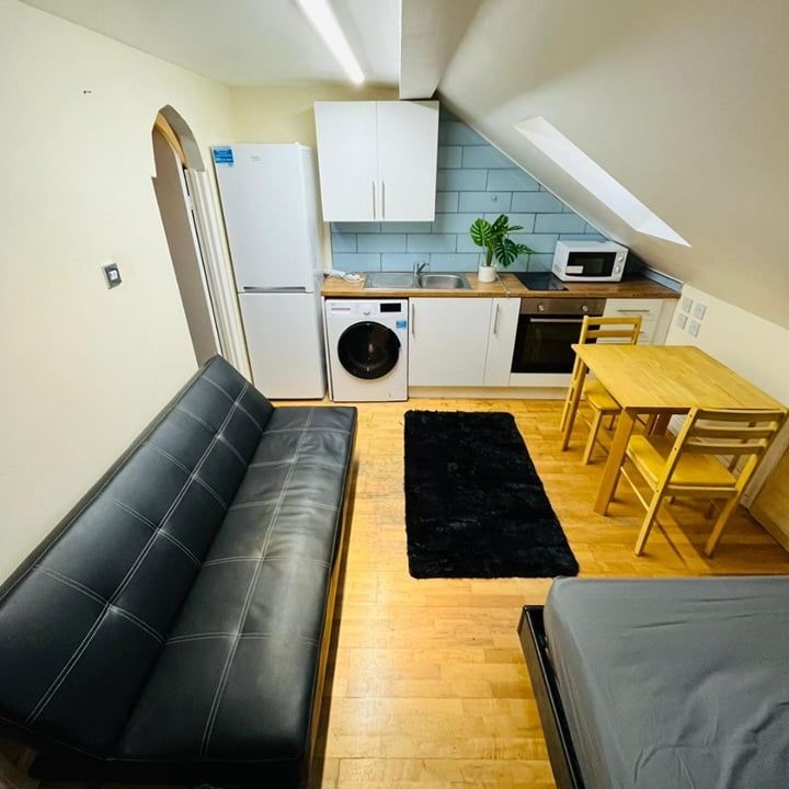 Room in a Shared House, Natal Road, SW16 - Photo 1