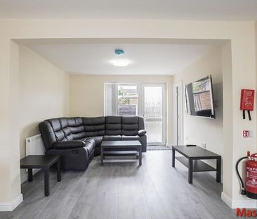 4 bedroom semi-detached house to rent - Photo 2