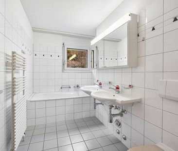 Helle 4.5-Zimmer-Wohnung mit Balkon und traumhafter Aussicht in Egg... - Foto 6