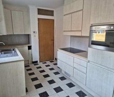 Charmante halfopen woning met 3 slaapkamers en prachtige tuin te huur. - Foto 4