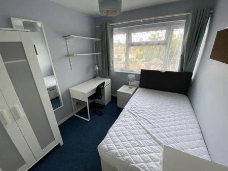 3 bedroom semi-detached house to rent - Photo 4